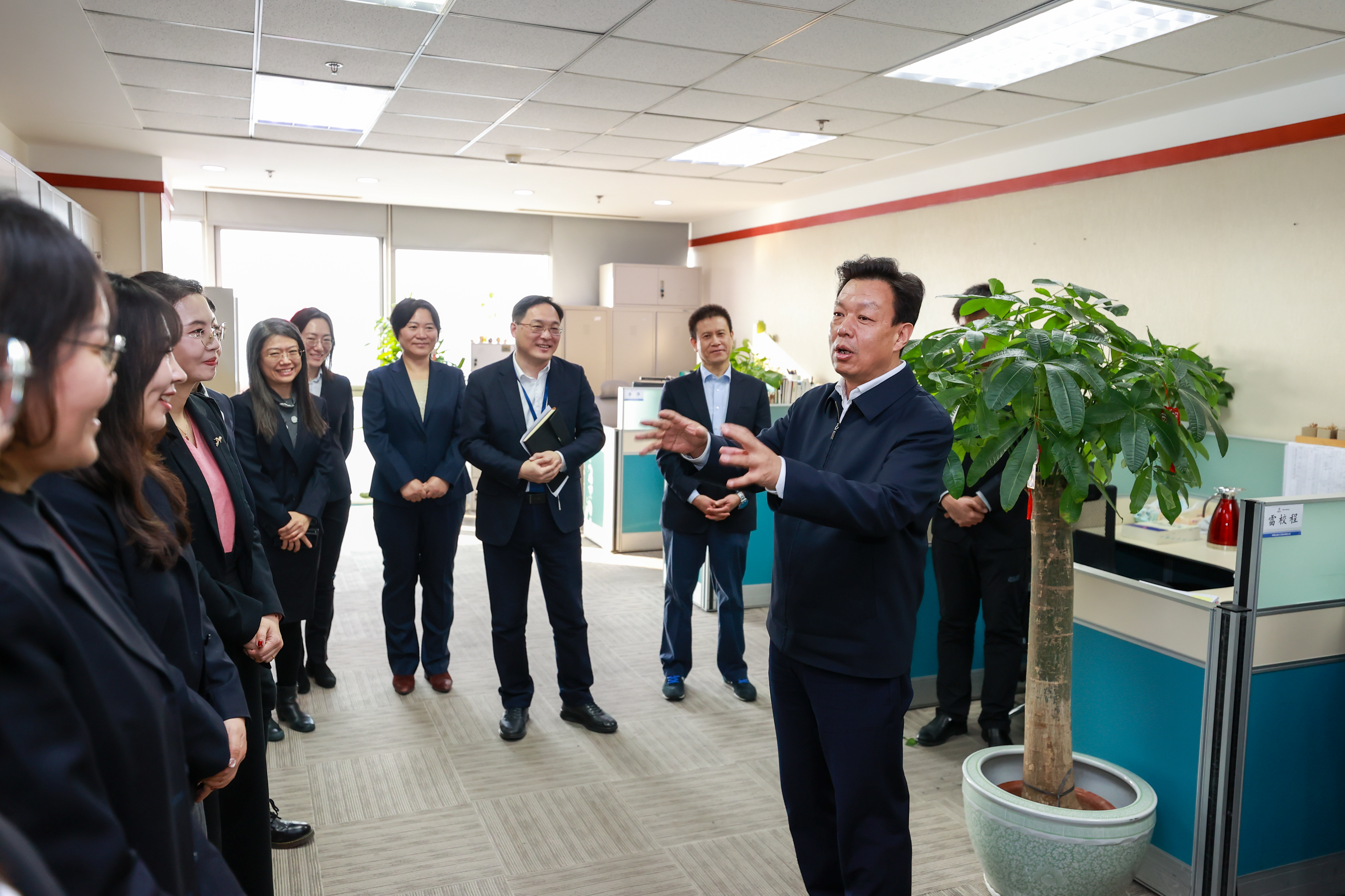 陳得信走訪慰問中國中冶干部職工