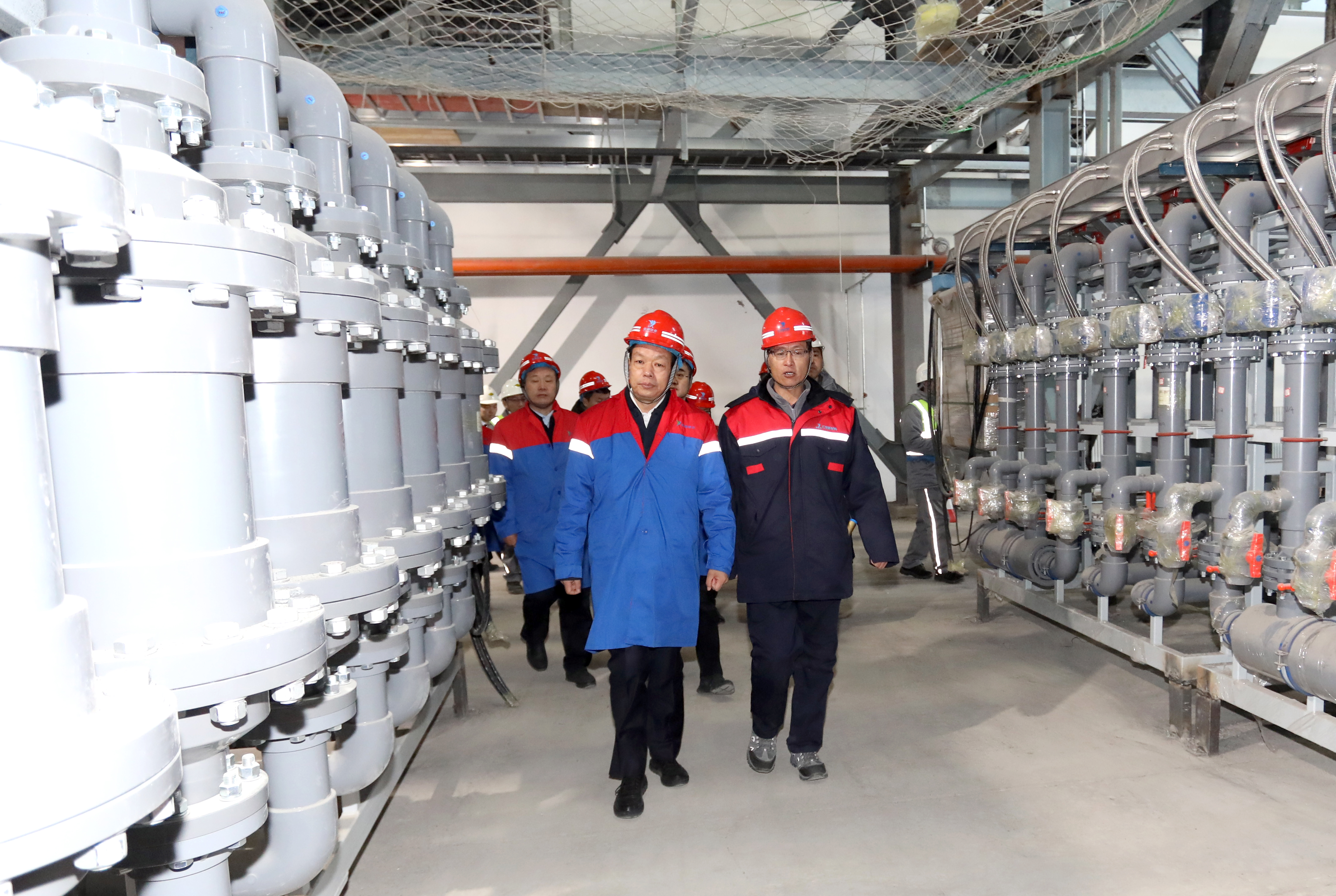 陳得信在匯信新材料公司2萬噸高質(zhì)碳酸鋰項目建設(shè)現(xiàn)場調(diào)研